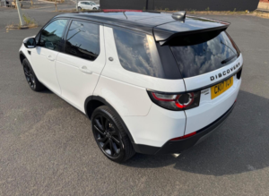 2017 Land Rover Discovery Sport 2.0 Td4 Hse Black Auto 4WD Euro 6 (s/s) 5dr in White — image 4