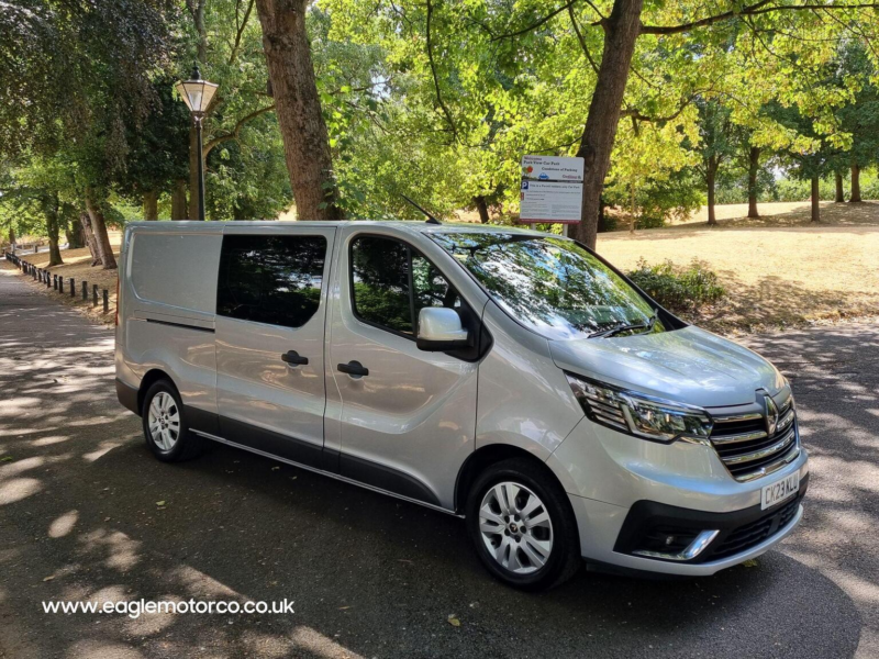 2022 Renault Trafic 2.0 Dci Blue Ll30 Sport Crew Van L2 H1 Euro 6 (s/s) 6dr in Grey — image 1