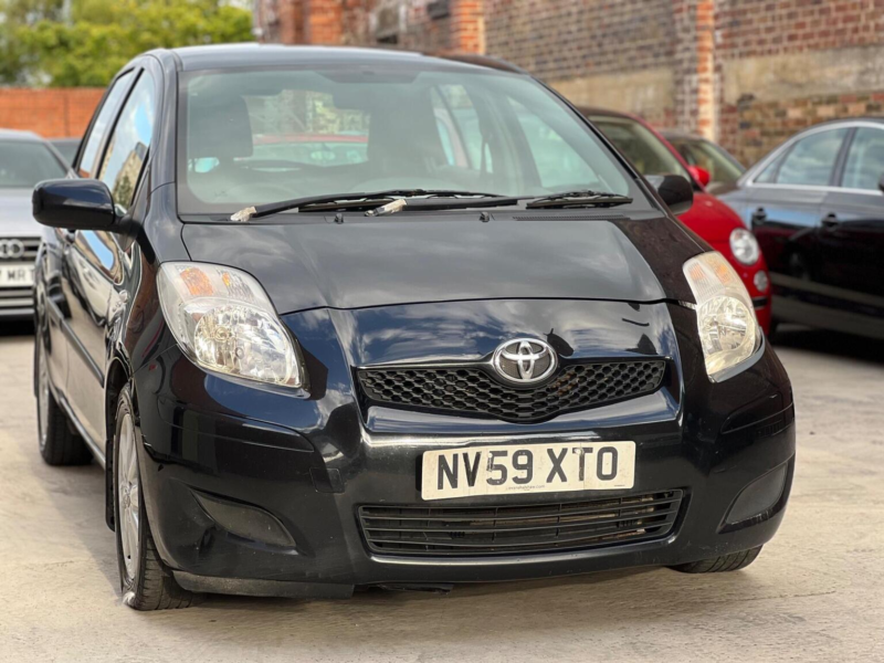 2009 Toyota Yaris 1.33 Dual Vvt-I Tr Multimode Euro 4 (s/s) 5dr in Black — image 1