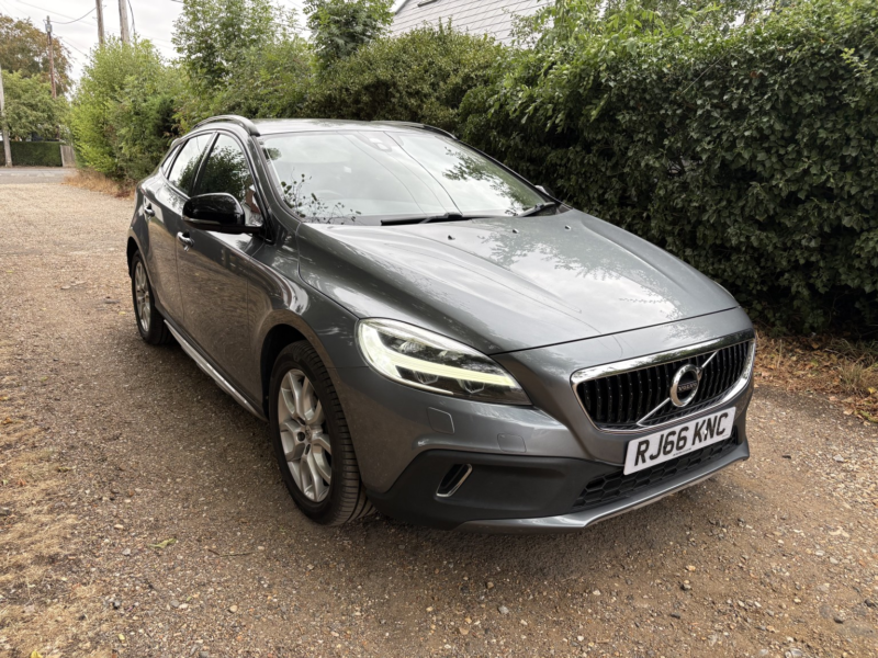 2016 Volvo V40 Cross Country 2.0 Cross Country Pro T3 in Grey — image 1