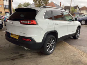 2015 Jeep Cherokee 2.0 Crd Limited Auto 4WD Euro 5 (s/s) 5dr in White — image 4
