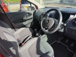 2017 Renault Captur 0.9 Dynamique S Nav Tce 90 in Red — image 4