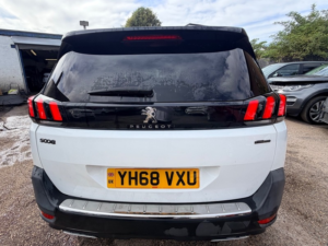 2018 Peugeot 5008 Bluehdi S/s Gt Line in White — image 6