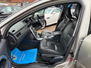 2012 Volvo Xc70 2.4 D5 Se Lux Geartronic AWD Euro 5 5dr in Gold — image 4