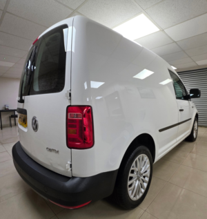 2016 Volkswagen Caddy 1.6 Tdi C20 Startline Temperature Controlled 5dr Diesel Manual L1 H1 (149 G/km, 74 Bhp) in White — image 4