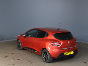 2013 Renault Clio 1.2 16v Dynamique Medianav in Red — image 2