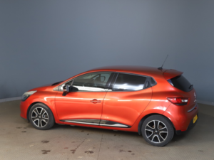 2013 Renault Clio 1.2 16v Dynamique Medianav in Red — image 3