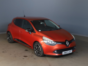 2013 Renault Clio 1.2 16v Dynamique Medianav in Red — image 4