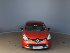 2013 Renault Clio 1.2 16v Dynamique Medianav in Red — image 6