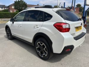 2014 Subaru Xv 2.0 D Se Symmetrical AWD in White — image 3