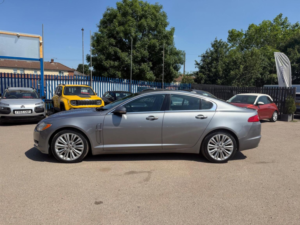 2010 Jaguar Xf 3.0d V6 Premium Luxury Auto Euro 5 4dr in Grey — image 3