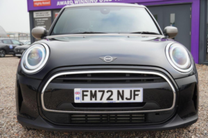2022 MINI Hatch 1.5 Cooper Exclusive Steptronic Euro 6 (s/s) 5dr in Black — image 5
