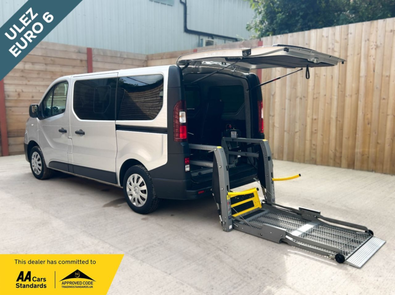 2019 Renault Trafic 4 SEAT Wheelchair Accessible Disabled Access Vehicle Wav in Silver — image 1