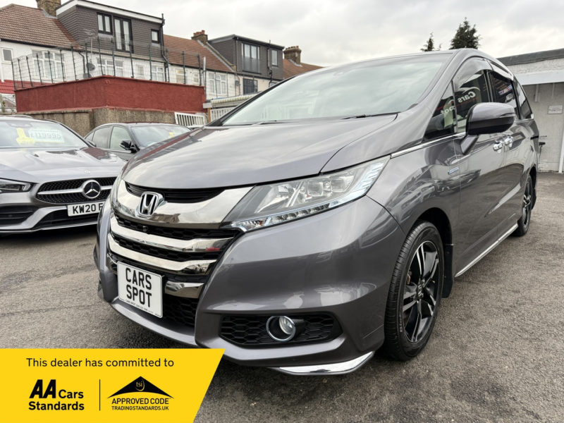 2017 Honda Odyssey 2.0 Hybrid 8 Seats Fresh Import Verified Mile Finance Avb in Grey — image 1