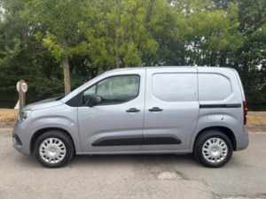2019 Vauxhall Combo 1.6 Turbo D 2000 Sportive L1 H1 Euro 6 (s/s) 4dr in Grey — image 4