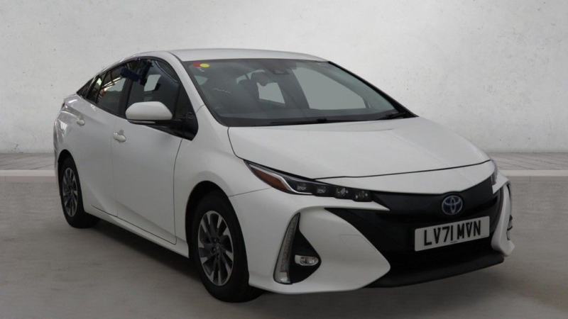 2021 Toyota Prius 1.8 Vvt 8.8kwh Business Edition Plus Hatchback 5dr Petrol Plug-In Hybrid CVT Euro 6 (s/s) (122 Ps) in White — image 1