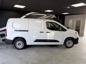 2024 Vauxhall Combo 1.5 Turbo D 2300 Prime Xl Panel Van Lwb Euro 6 (s/s) 6dr in White — image 6