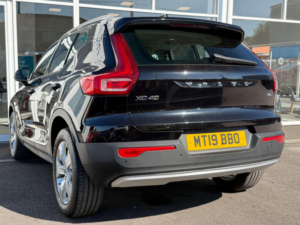2019 Volvo Xc40 2.0 T4 Momentum Auto AWD Euro 6 (s/s) 5dr in Black — image 2