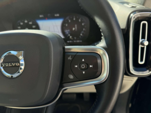 2019 Volvo Xc40 2.0 T4 Momentum Auto AWD Euro 6 (s/s) 5dr in Black — image 6