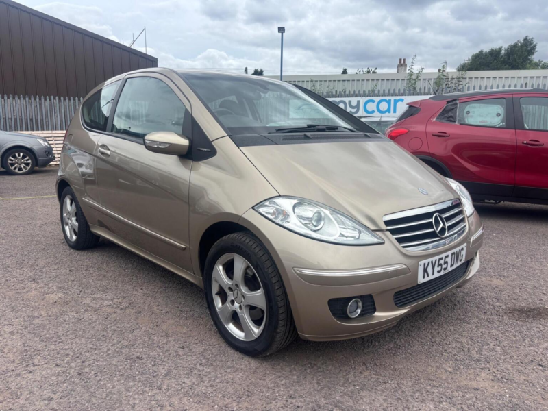 2005 Mercedes-Benz A Class 1.5 A150 Avantgarde Se 3dr in Gold — image 1