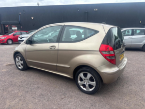 2005 Mercedes-Benz A Class 1.5 A150 Avantgarde Se 3dr in Gold — image 2