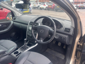 2005 Mercedes-Benz A Class 1.5 A150 Avantgarde Se 3dr in Gold — image 3