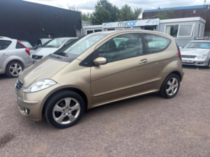 2005 Mercedes-Benz A Class 1.5 A150 Avantgarde Se 3dr in Gold — image 4