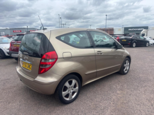 2005 Mercedes-Benz A Class 1.5 A150 Avantgarde Se 3dr in Gold — image 5