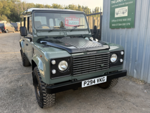 1997 Land Rover Defender 110 2.5 300tdi 110 County*bargain*nice Refurb*great Chassis*usa Exportable in Green — image 2
