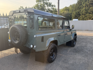 1997 Land Rover Defender 110 2.5 300tdi 110 County*bargain*nice Refurb*great Chassis*usa Exportable in Green — image 3