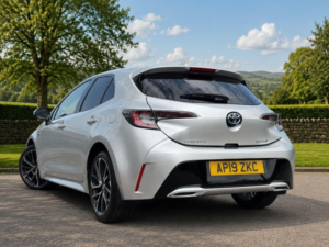 2019 Toyota Corolla 2.0 Vvt-H Excel CVT Euro 6 (s/s) 5dr in Silver — image 2