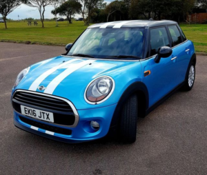 2016 MINI Hatch 1.5 5-Door Hatch Cooper in Blue — image 4