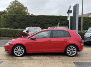 2016 Volkswagen Golf 2.0 Tdi Bluemotion Tech Gt in Red — image 4