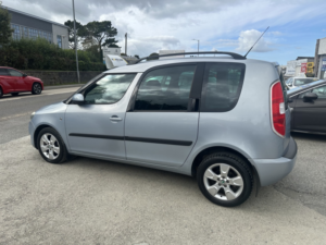 2010 Skoda Roomster 1.2 Tsi Se in Blue — image 6