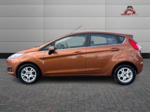 2017 Ford Fiesta 1.5 Tdci Econetic Zetec in Brown — image 4