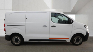 2022 Vauxhall Vivaro Electric 3100 75kwh Dynamic Auto L1 H1 6dr (7.4kw Charger) in White — image 5