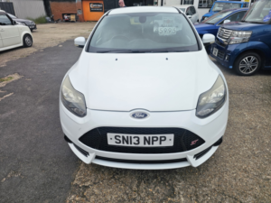 2013 Ford Focus 2.0 T Ecoboost St-2 in White — image 3
