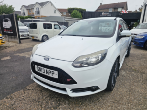 2013 Ford Focus 2.0 T Ecoboost St-2 in White — image 4
