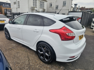 2013 Ford Focus 2.0 T Ecoboost St-2 in White — image 6