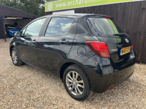 2015 Toyota Yaris 1.3 Dual Vvt-I Icon in Black — image 4