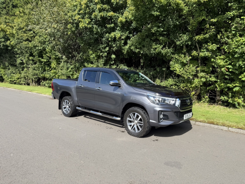 2019 Toyota Hilux 2.4 D-4d Invincible X in Grey — image 1