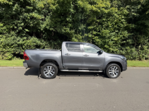 2019 Toyota Hilux 2.4 D-4d Invincible X in Grey — image 2