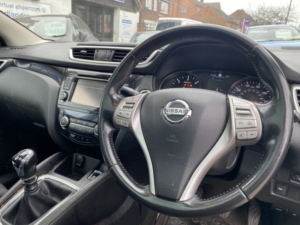 2015 Nissan Qashqai 1.5 Dci N-Tec+ * Panoramic Roof * Privacy Glass * £20 Road Tax * Rear Camera * Sat Nav * in Grey — image 3