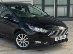 2016 Ford Focus 1.0t Ecoboost Titanium Euro 6 (s/s) 5dr in Black — image 2