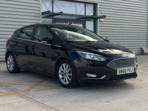 2016 Ford Focus 1.0t Ecoboost Titanium Euro 6 (s/s) 5dr in Black — image 4