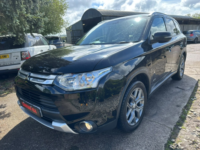 2014 Mitsubishi Outlander 2.2 Di-D Gx3 in Black — image 1