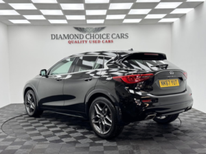 2017 Infiniti Q30 1.6 T Premium Intouch in Black — image 4