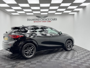 2017 Infiniti Q30 1.6 T Premium Intouch in Black — image 6