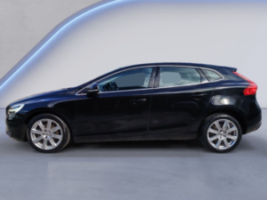 2017 Volvo V40 2.0 D2 Inscription Hatchback 5dr Diesel Manual Euro 6 (s/s) (120 Ps) in Black — image 5