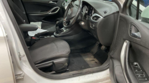 2020 Vauxhall Astra 1.5 Turbo D Business Edition Nav Euro 6 (s/s) 5dr in White — image 2